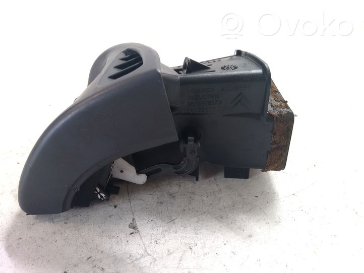 Citroen C5 Kojelaudan sivutuuletussuuttimen kehys 963261667A