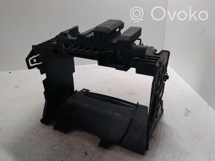 Renault Clio III Support boîte de batterie 8200314272