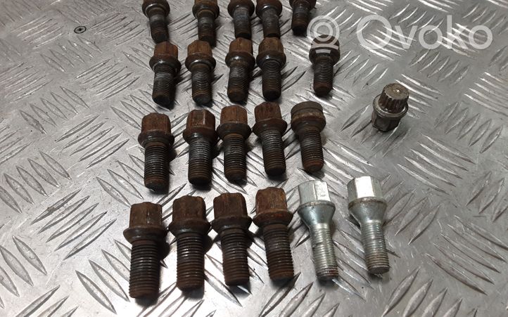 Seat Leon (1P) Nuts/bolts 