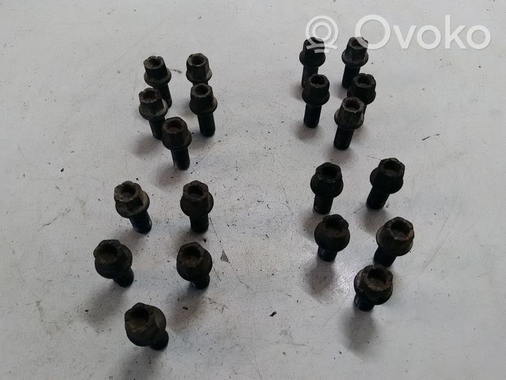 Volkswagen Caddy Nuts/bolts 