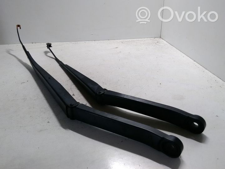 Renault Latitude (L70) Front wiper blade arm 