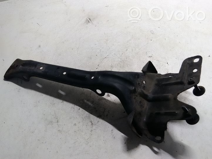 Volkswagen Touareg I Staffa del pannello di supporto del radiatore 7L0805799