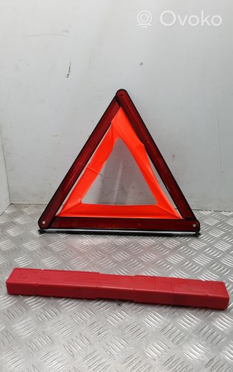 Volkswagen Touareg I Emergency warning sign 7L0860251