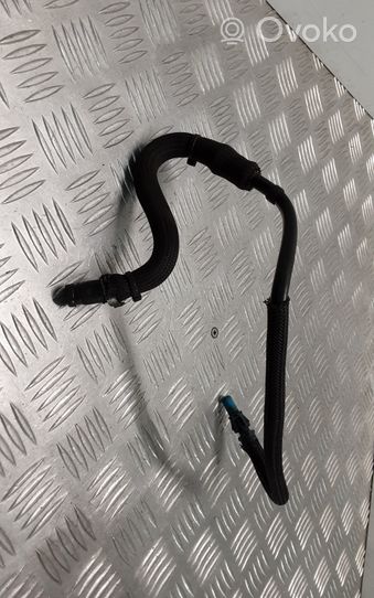 Opel Astra H Fuel line pipe 