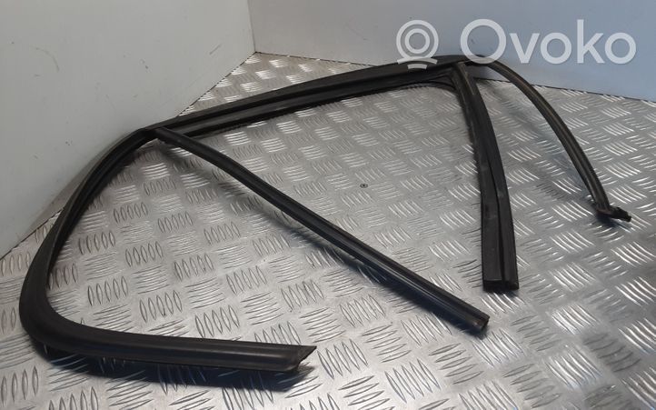 BMW 1 F20 F21 Guarnizione in gomma finestrino/vetro portiera posteriore 7240839