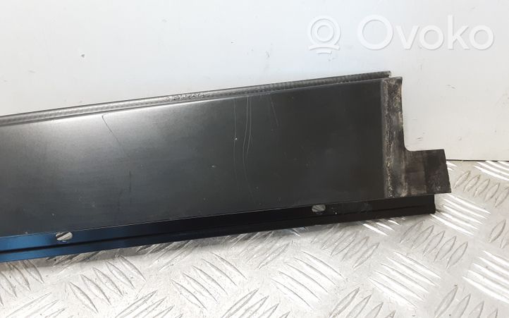 Land Rover Range Rover L322 Listwa / Uszczelka szyby drzwi tylnych DDE000120