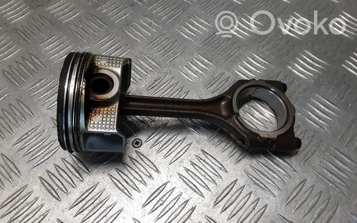 Mitsubishi Outlander Piston with connecting rod 4J11