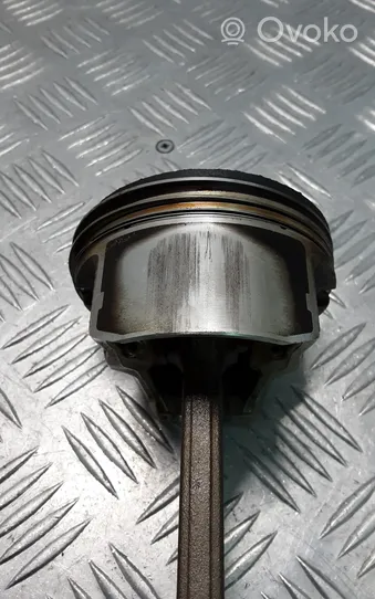 Mitsubishi Outlander Piston with connecting rod 