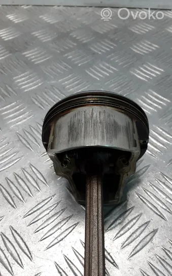 Mitsubishi Outlander Piston with connecting rod 4J11