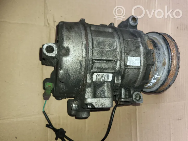 Volkswagen PASSAT B5.5 Ilmastointilaitteen kompressorin pumppu (A/C) 8D0260808