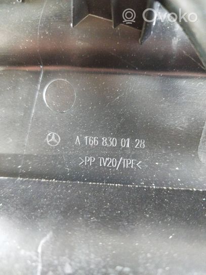 Mercedes-Benz GLE (W166 - C292) Rivestimento del tergicristallo A1668300128