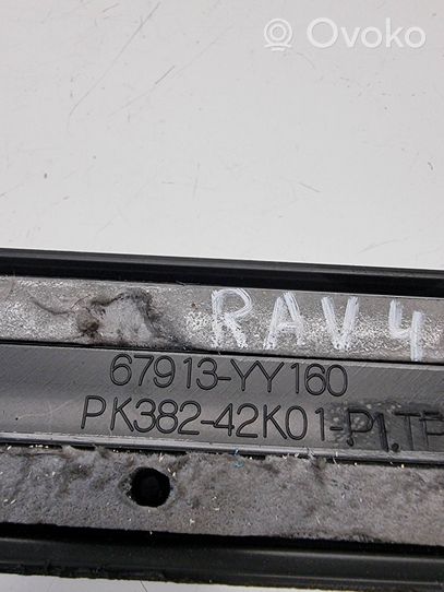 Toyota RAV 4 (XA50) Garniture marche-pieds avant 67913YY160