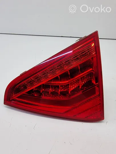 Audi S5 Lampy tylnej klapy bagażnika 8T0945094C