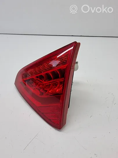 Audi S5 Lampy tylnej klapy bagażnika 8T0945094C