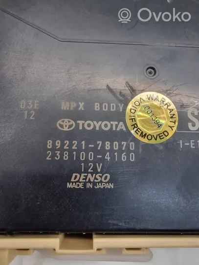 Lexus RX 450H Boîte à fusibles 8922178070