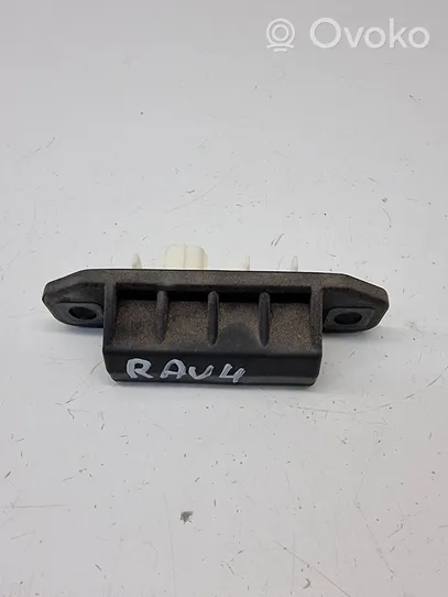Toyota RAV 4 (XA50) Przełącznik / Przycisk otwierania klapy bagażnika 15D355