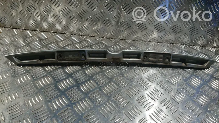 Audi A4 S4 B5 8D Отделка номерного знака 8D5827576