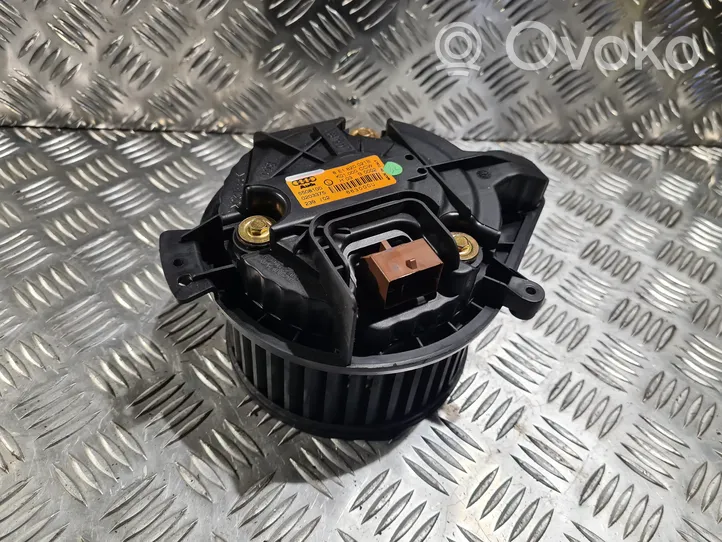 Audi A4 S4 B6 8E 8H Ventola riscaldamento/ventilatore abitacolo 8E1820021B