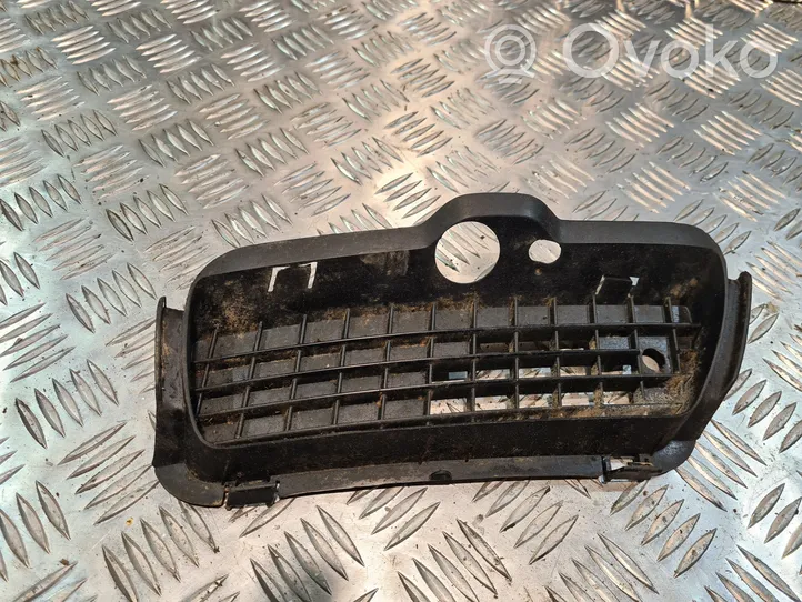 Volkswagen Golf III Grille inférieure de pare-chocs avant 1H6853666