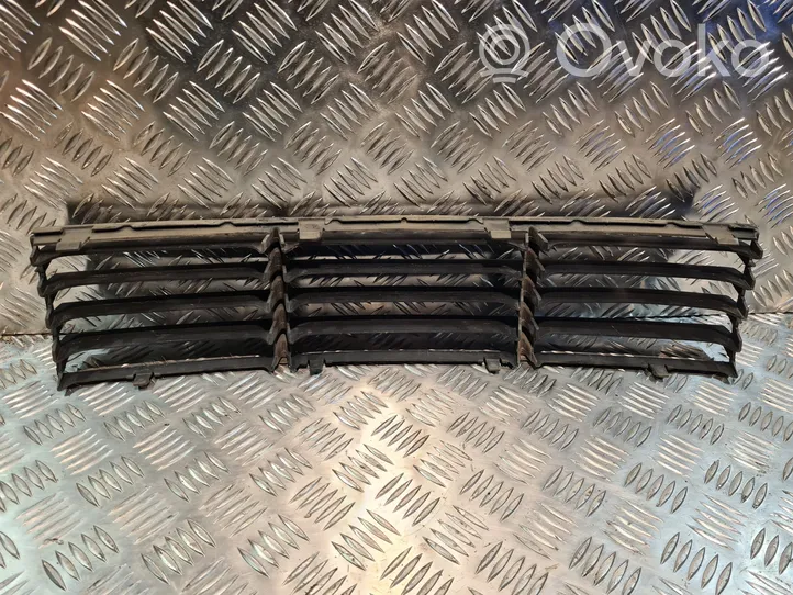 Volkswagen PASSAT B5 Mascherina inferiore del paraurti anteriore 3B0853677E