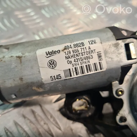 Volkswagen PASSAT B5 Motor del limpiaparabrisas trasero 1J9955711A