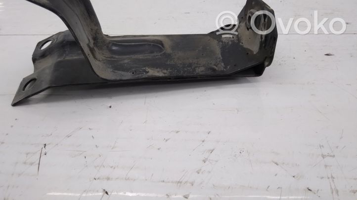 Volvo XC70 Traverse inférieur support de radiateur 