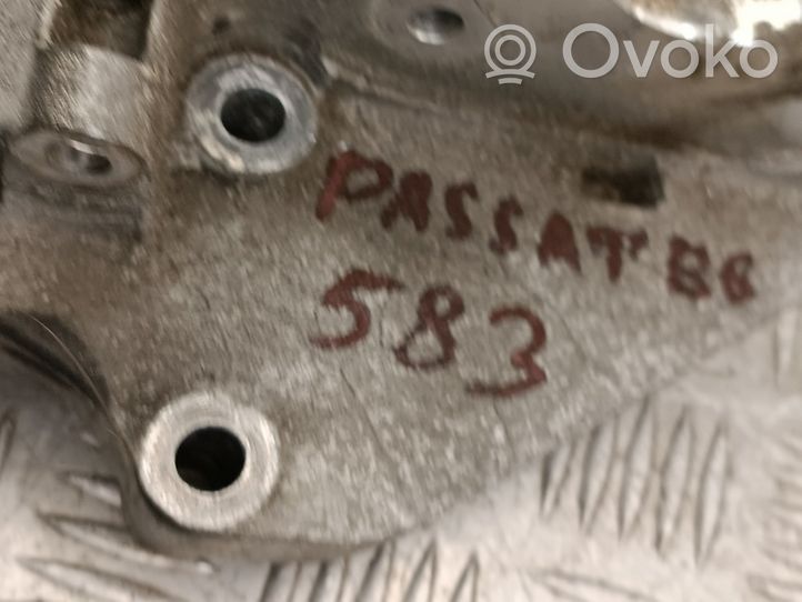 Volkswagen PASSAT B6 Fuel pump bracket 03L903143H