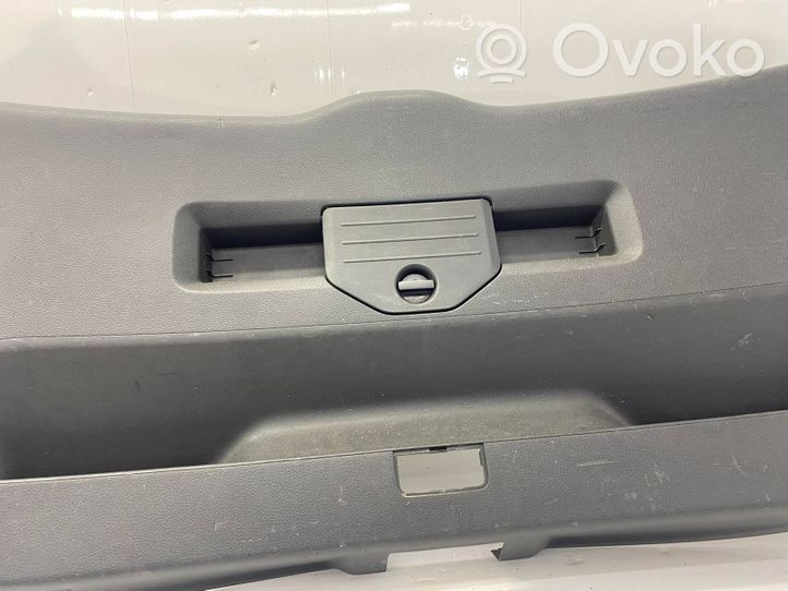Volkswagen Sharan Poszycie klapy tylnej bagażnika i inne elementy 7N0867601A