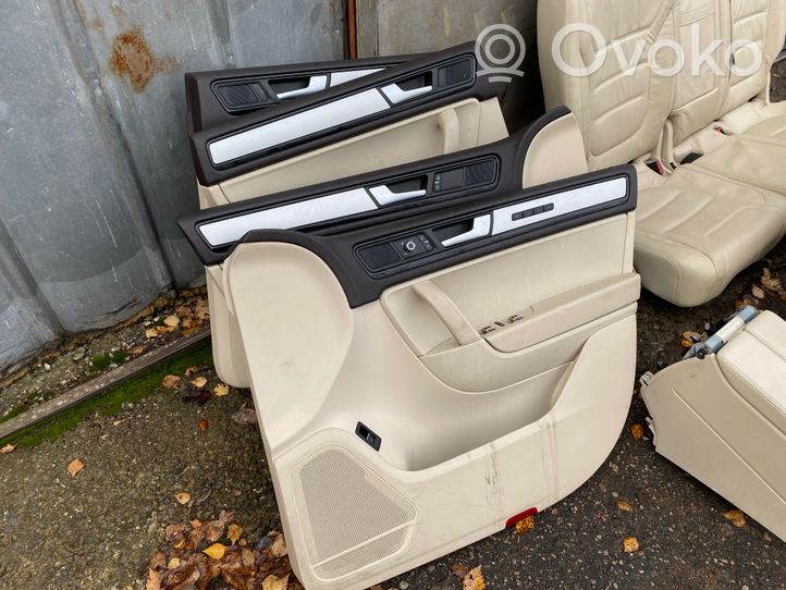 Volkswagen Touareg II Set interni 