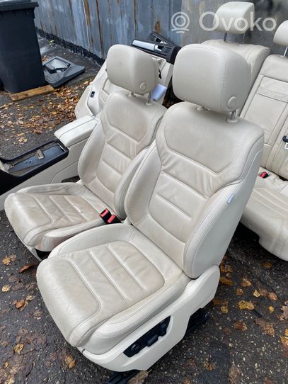 Volkswagen Touareg II Set interni 