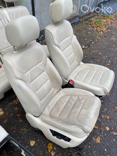 Volkswagen Touareg II Set interni 