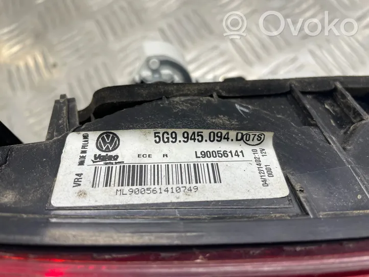 Volkswagen Golf VII Lampy tylnej klapy bagażnika 5G9945094D