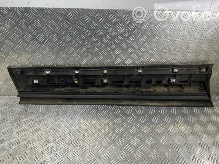 Volkswagen Touareg II Takaoven lista (muoto) 7P6854940C