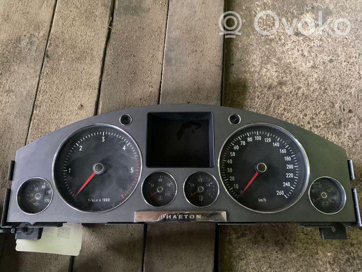 Volkswagen Phaeton Speedometer (instrument cluster) RB8