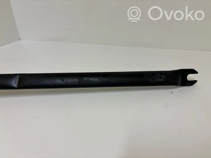 BMW 1 E81 E87 Kita variklio skyriaus detalė 7167644