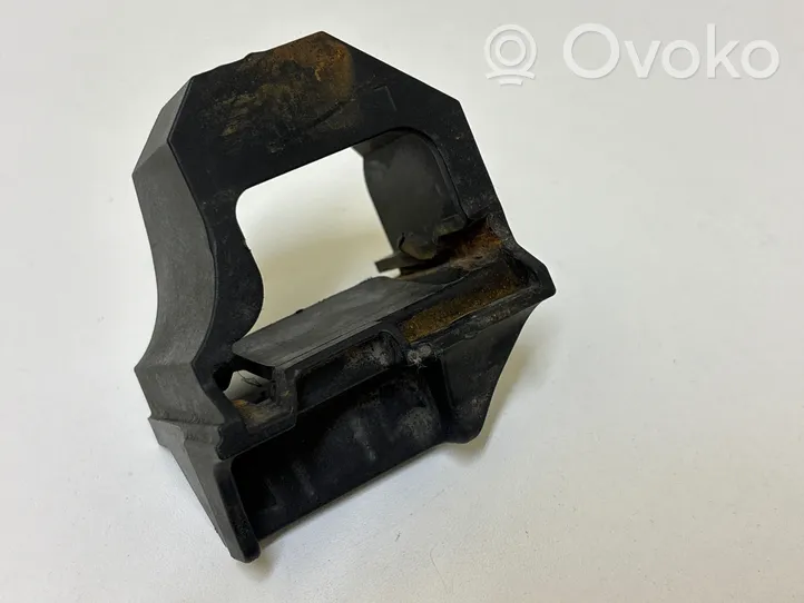 BMW 1 E81 E87 Soporte de montaje del radiador 7807185