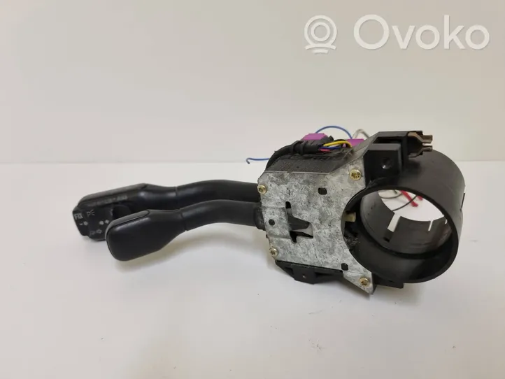 Audi A4 S4 B5 8D Leva/interruttore dell’indicatore di direzione e tergicristallo 4D0953513