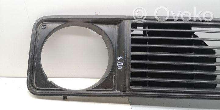 Volkswagen Transporter - Caravelle T3 Grille calandre supérieure de pare-chocs avant 251853653E