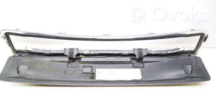 Audi A2 Front bumper upper radiator grill 8Z0853631