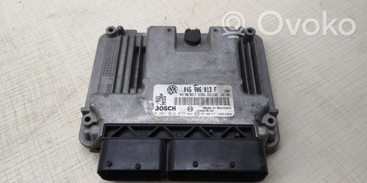 Volkswagen Polo Variklio valdymo blokas 045906013F