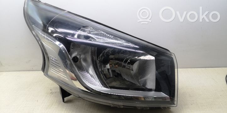 Renault Trafic III (X82) Lampa przednia 260109424R