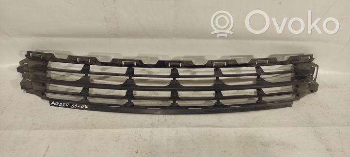 Ford Mondeo Mk III Grille inférieure de pare-chocs avant 3S7117B968