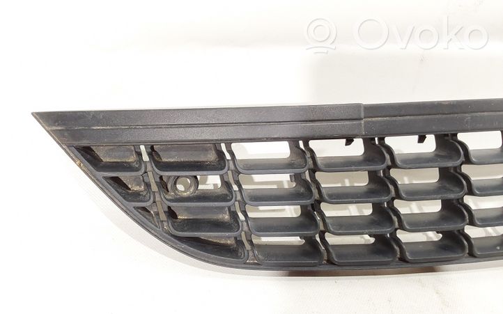 Opel Astra J Mascherina inferiore del paraurti anteriore 13266567