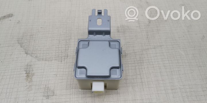 Mazda CX-5 Antenna control unit X1T65072