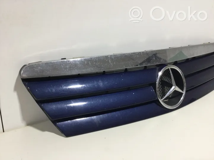 Mercedes-Benz A W168 Grille calandre supérieure de pare-chocs avant 