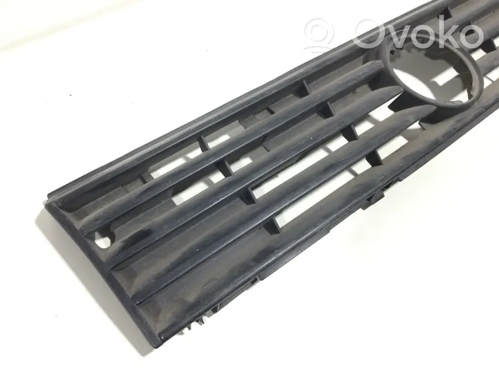 Volkswagen Polo III 6N 6N2 6NF Grille calandre supérieure de pare-chocs avant 867853653G