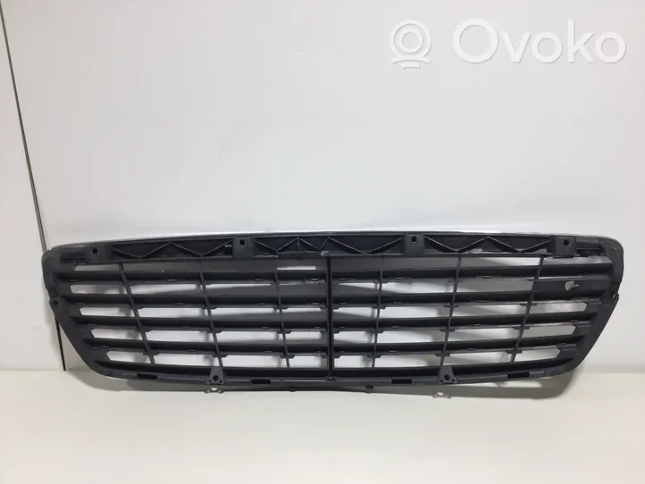 Mercedes-Benz E W211 Griglia anteriore A2118800383