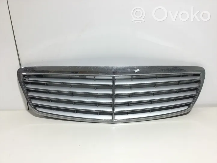 Mercedes-Benz E W211 Griglia anteriore A2118800383