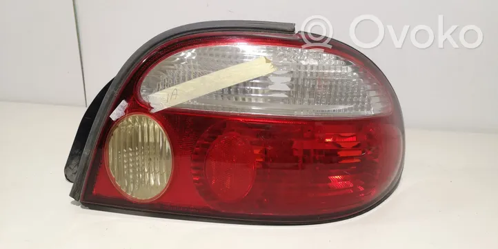 KIA Sephia Luz trasera/de freno OK2A151140R