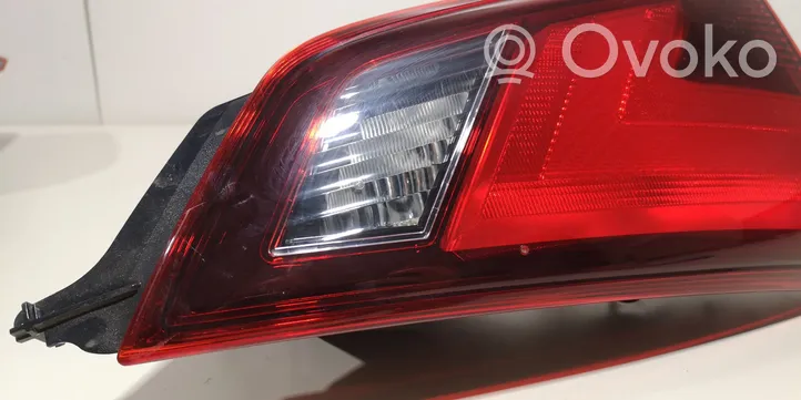 Nissan Rogue Luces portón trasero/de freno 22623756